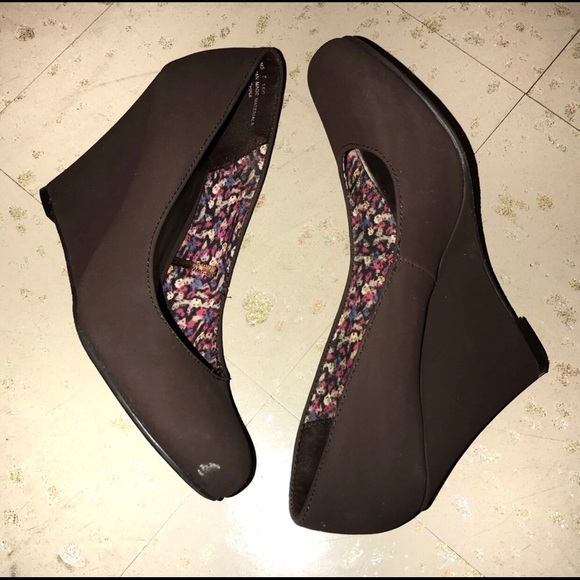 Report | Brown Wedges - Picture 2 of 2